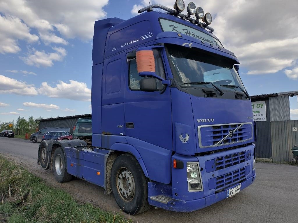 Volvo FH12 6x2 takateli veturi, leima 05/25 - Tractor unit: picture 2 Volvo FH12 6x2 takateli veturi, leima 05/25 - Tractor unit: picture 2