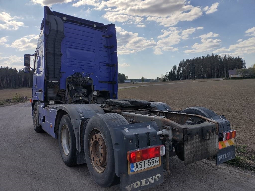 Volvo FH12 6x2 takateli veturi, leima 05/25 - Tractor unit: picture 4 Volvo FH12 6x2 takateli veturi, leima 05/25 - Tractor unit: picture 4