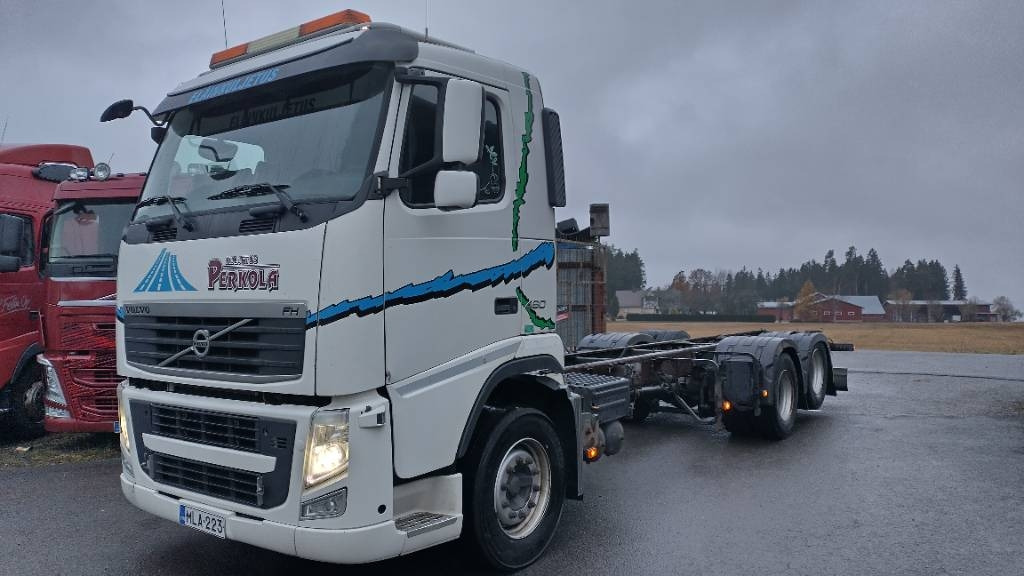Volvo FH13 6x2 alusta, manuaalivaihteisto - Cab chassis truck: picture 1 Volvo FH13 6x2 alusta, manuaalivaihteisto - Cab chassis truck: picture 1