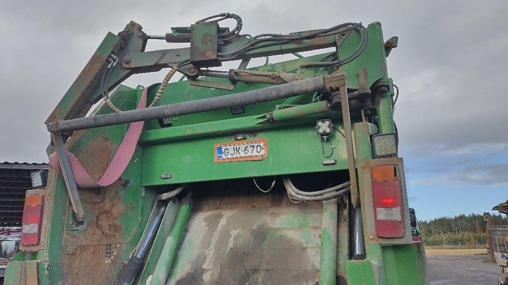 Volvo FM330 6x2 Norba pakkaaja,molokki nostin, manuaali  - Garbage truck: picture 3 Volvo FM330 6x2 Norba pakkaaja,molokki nostin, manuaali  - Garbage truck: picture 3