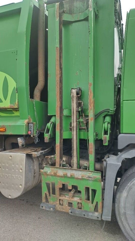 Volvo FM9 6x2 pakkaaja +nostin +etukippo - Garbage truck: picture 3 Volvo FM9 6x2 pakkaaja +nostin +etukippo - Garbage truck: picture 3