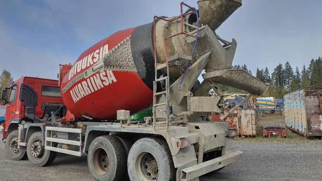 Volvo FM9 8x4 full steel,manual, mixer - Tank truck: picture 3 Volvo FM9 8x4 full steel,manual, mixer - Tank truck: picture 3