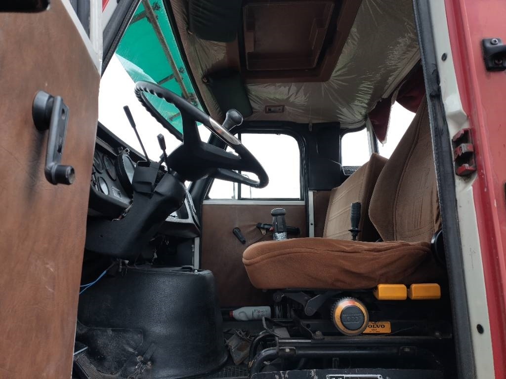 Volvo N7 Tico nosturi ja vl-laite,280tkm!! - Skip loader truck: picture 3 Volvo N7 Tico nosturi ja vl-laite,280tkm!! - Skip loader truck: picture 3