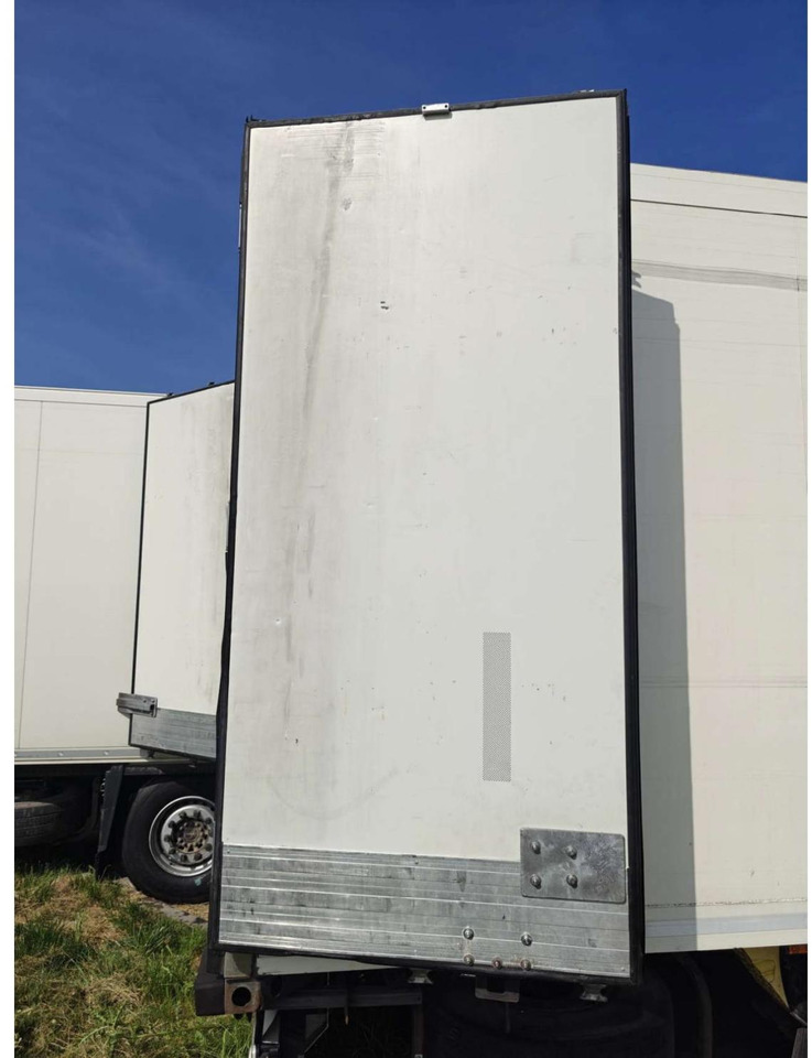 2018 Krone SDR Double Deck Cool Liner FP45 ThermoKing SLXi 300 Lifting Axle - Refrigerator semi-trailer: picture 5 2018 Krone SDR Double Deck Cool Liner FP45 ThermoKing SLXi 300 Lifting Axle - Refrigerator semi-trailer: picture 5