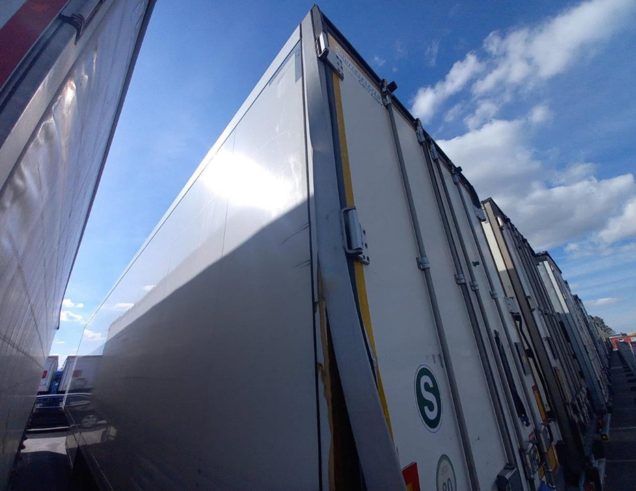 2018 Krone SDR Double Deck Cool Liner FP60 ThermoKing SLXi 300 Lifting Axle - Refrigerator semi-trailer: picture 4 2018 Krone SDR Double Deck Cool Liner FP60 ThermoKing SLXi 300 Lifting Axle - Refrigerator semi-trailer: picture 4