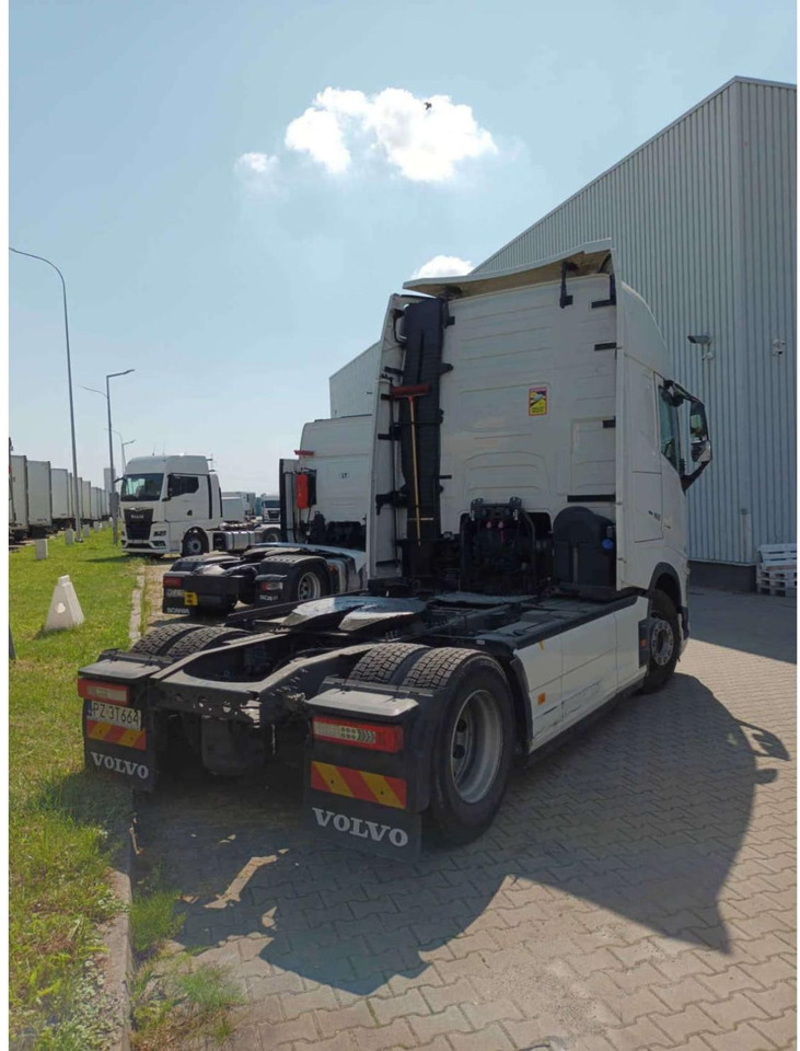 2023 Volvo FH 460 Globetrotter XL i-Save Side Skirts - Tractor unit: picture 2 2023 Volvo FH 460 Globetrotter XL i-Save Side Skirts - Tractor unit: picture 2