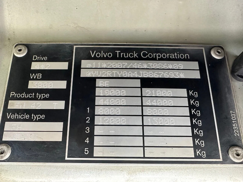 Volvo FH 460 / GLOBETROTTER / EURO 6 / I-Shift / HYDRAULIC / FULL AIR / NEW TACHO - Tractor unit: picture 4 Volvo FH 460 / GLOBETROTTER / EURO 6 / I-Shift / HYDRAULIC / FULL AIR / NEW TACHO - Tractor unit: picture 4