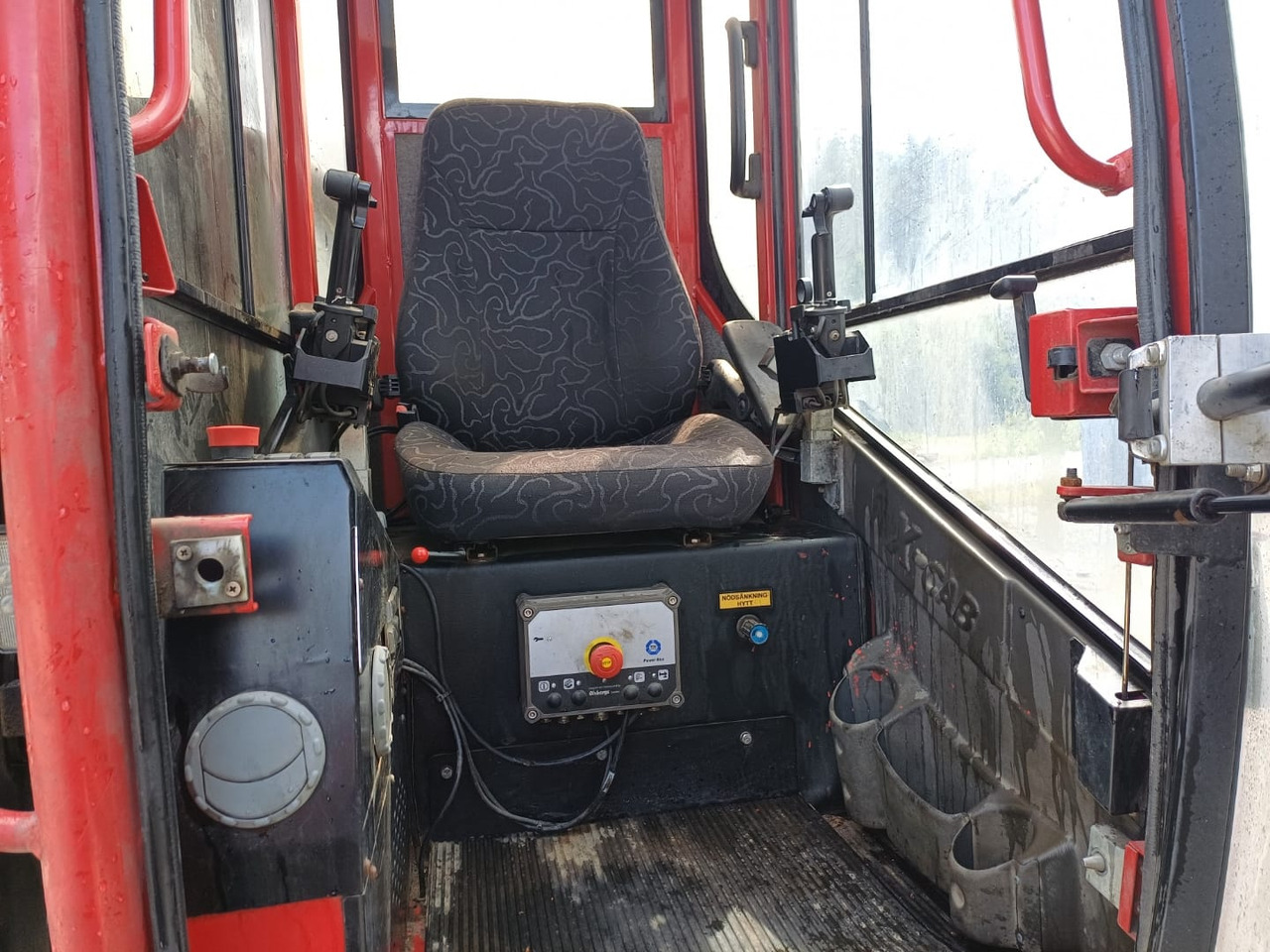 Volvo FH16 750 - Timber truck, Crane truck: picture 5 Volvo FH16 750 - Timber truck, Crane truck: picture 5