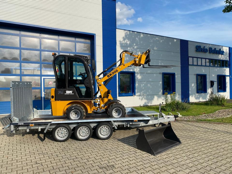 Radlader/Hoflader BK906 Kabine inkl. Tieflader und Gabel/Schaufelpaket *INKL.19% MWST*BERGER KRAUS*PERKINS*SOFORT!* - Compact loader, Trailer: picture 1 Radlader/Hoflader BK906 Kabine inkl. Tieflader und Gabel/Schaufelpaket *INKL.19% MWST*BERGER KRAUS*PERKINS*SOFORT!* - Compact loader, Trailer: picture 1