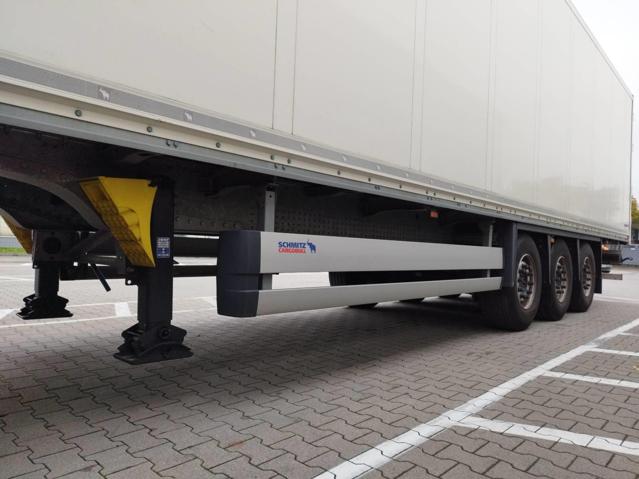 Schmitz Cargobull 3 axles xLiftachse - Isothermal semi-trailer: picture 3 Schmitz Cargobull 3 axles xLiftachse - Isothermal semi-trailer: picture 3