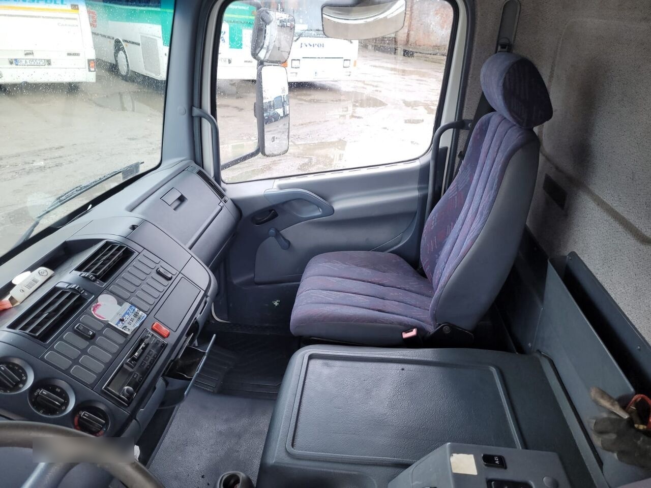 Dropside/ Flatbed truck Mercedes-Benz Atego 815: picture 9