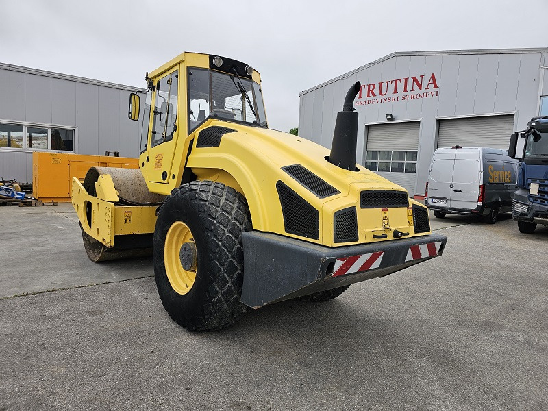 BOMAG BW213DH-4 - Compactor: picture 2 BOMAG BW213DH-4 - Compactor: picture 2