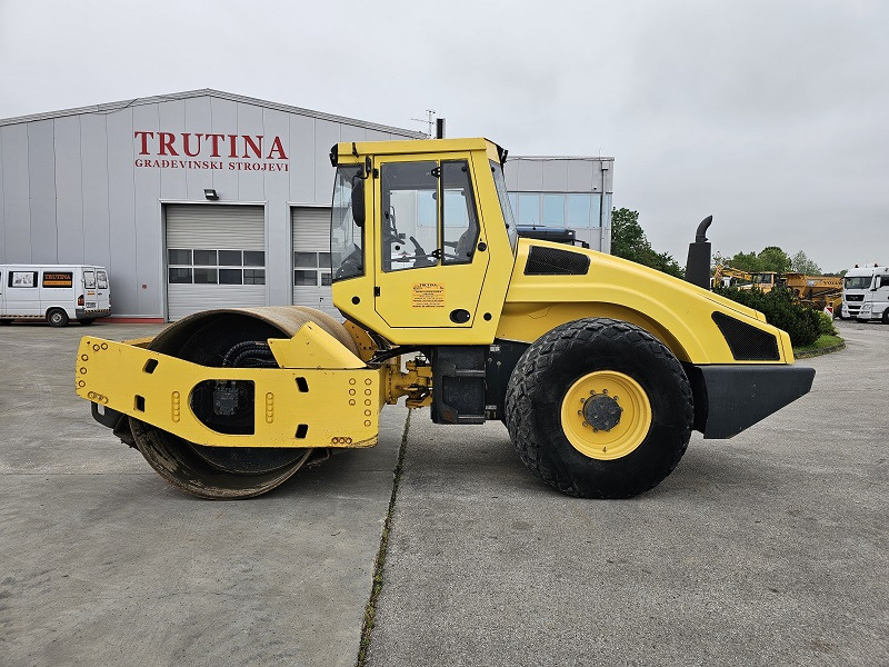 BOMAG BW213DH-4 - Compactor: picture 1 BOMAG BW213DH-4 - Compactor: picture 1