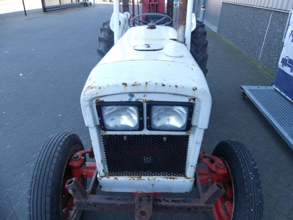 Farm tractor David Brown 885: picture 14