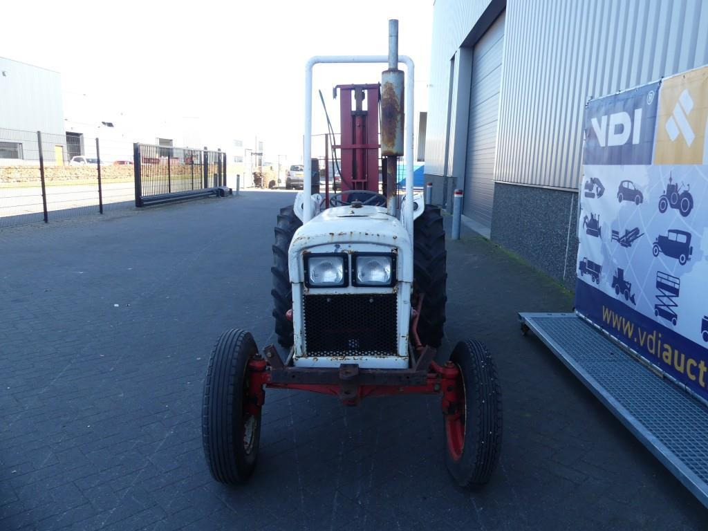 Farm tractor David Brown 885: picture 13