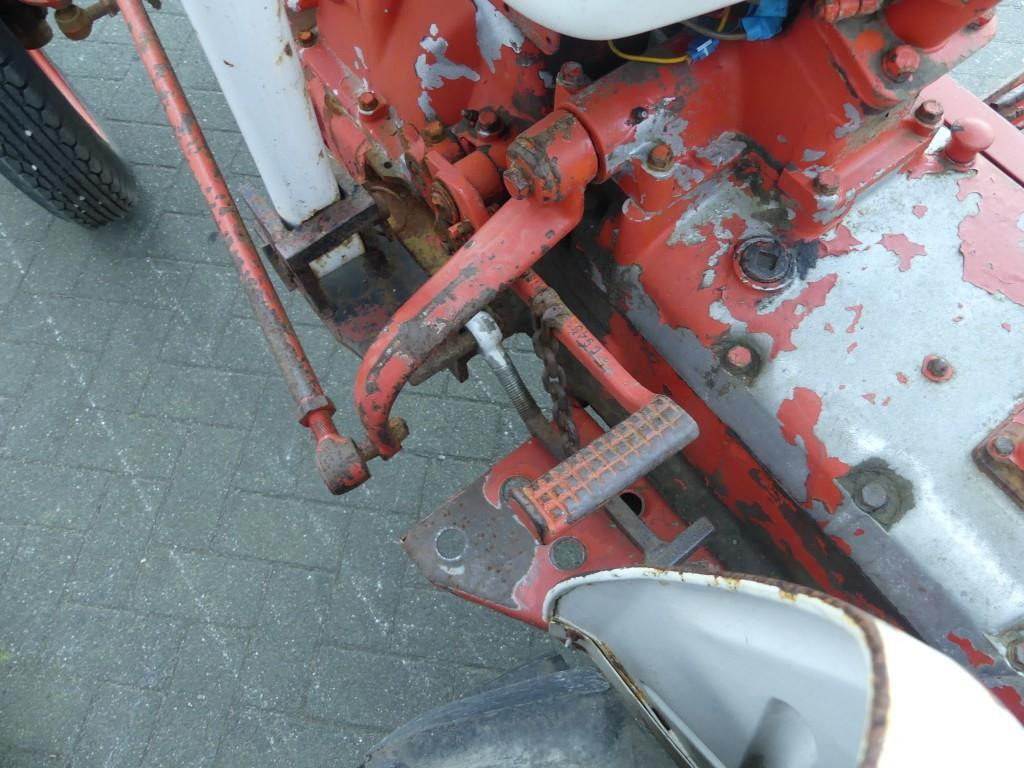 Farm tractor David Brown 885: picture 23