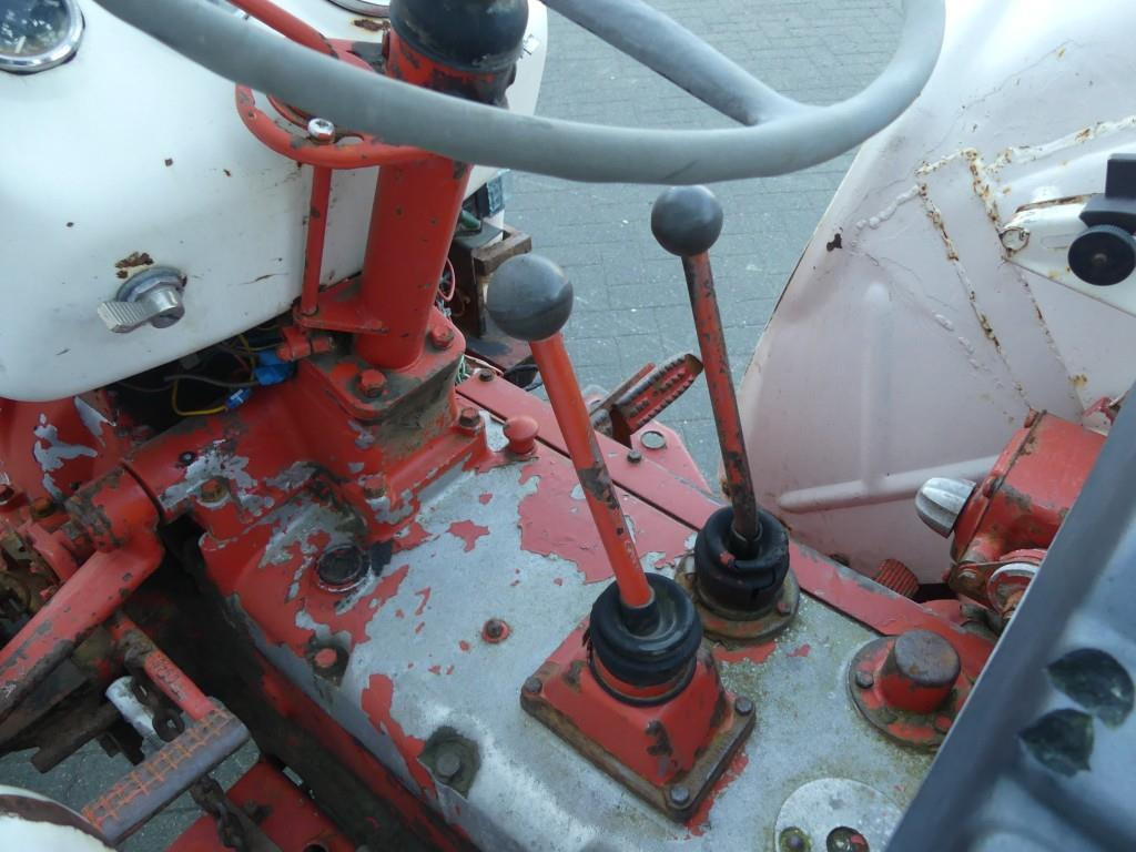 Farm tractor David Brown 885: picture 22