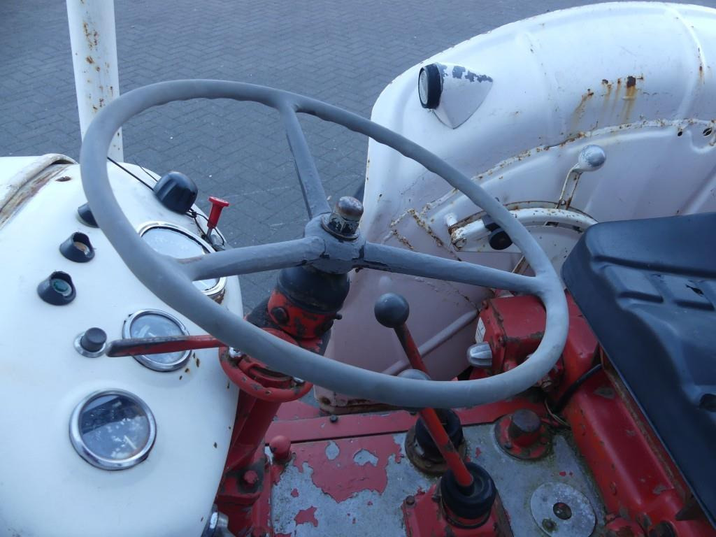 Farm tractor David Brown 885: picture 19