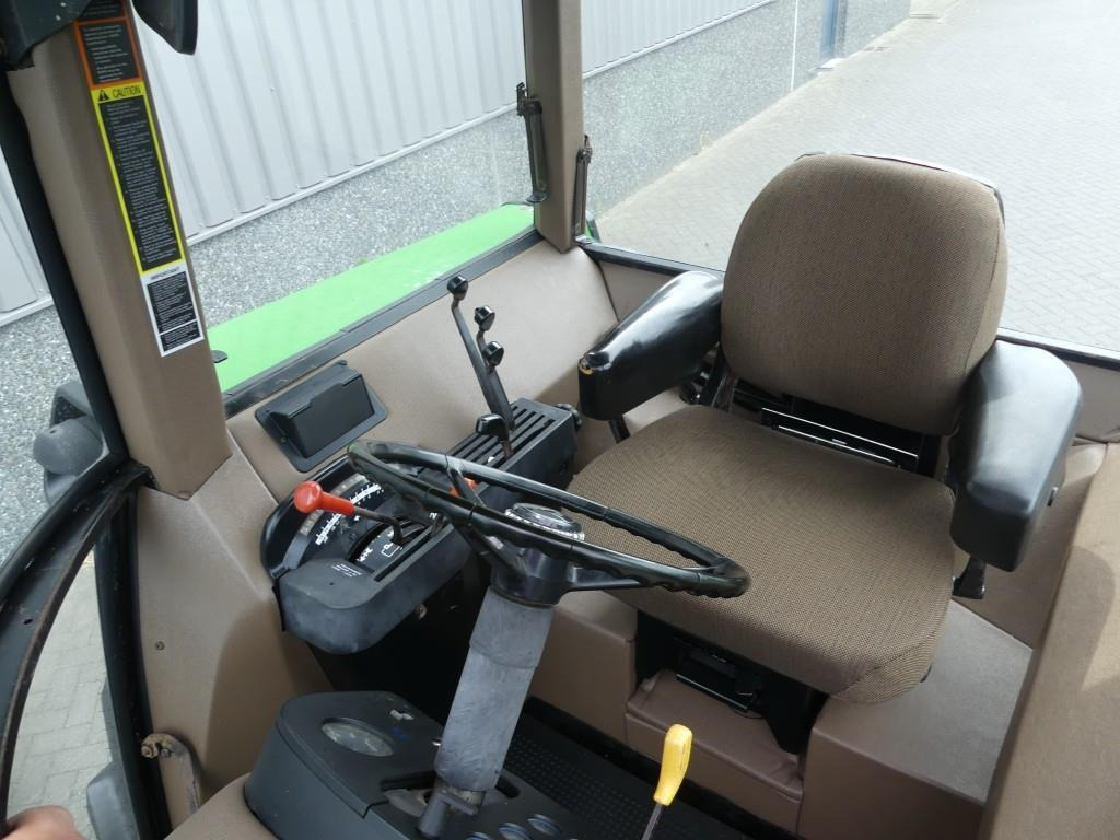 Farm tractor International 744S: picture 32
