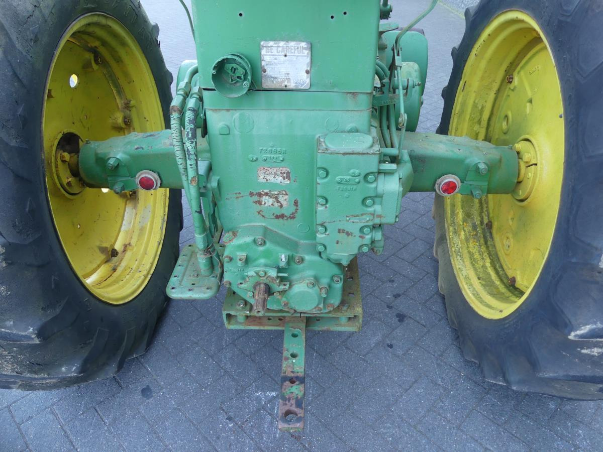 Farm tractor John-Deere 730: picture 7