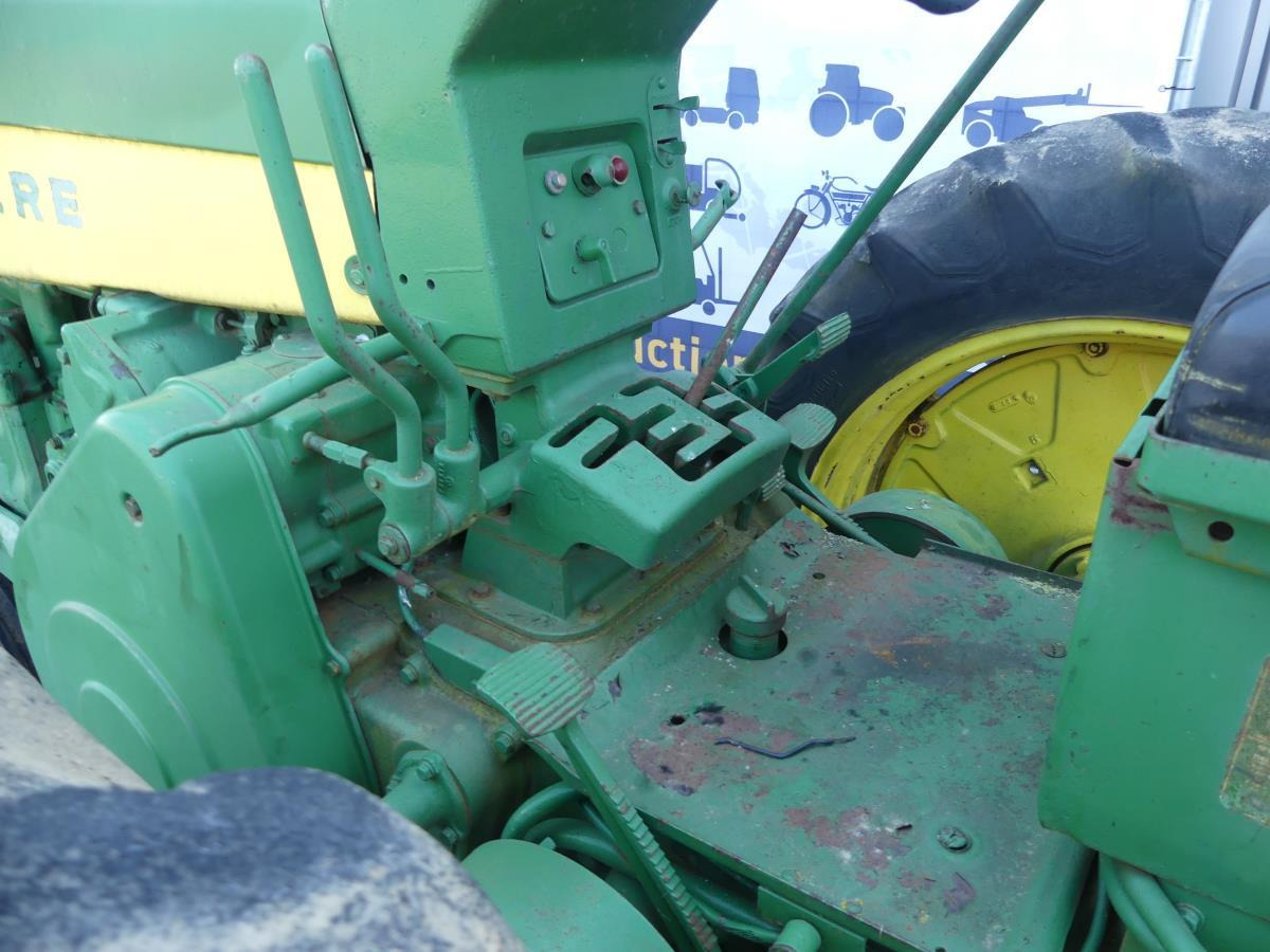 Farm tractor John-Deere 730: picture 16