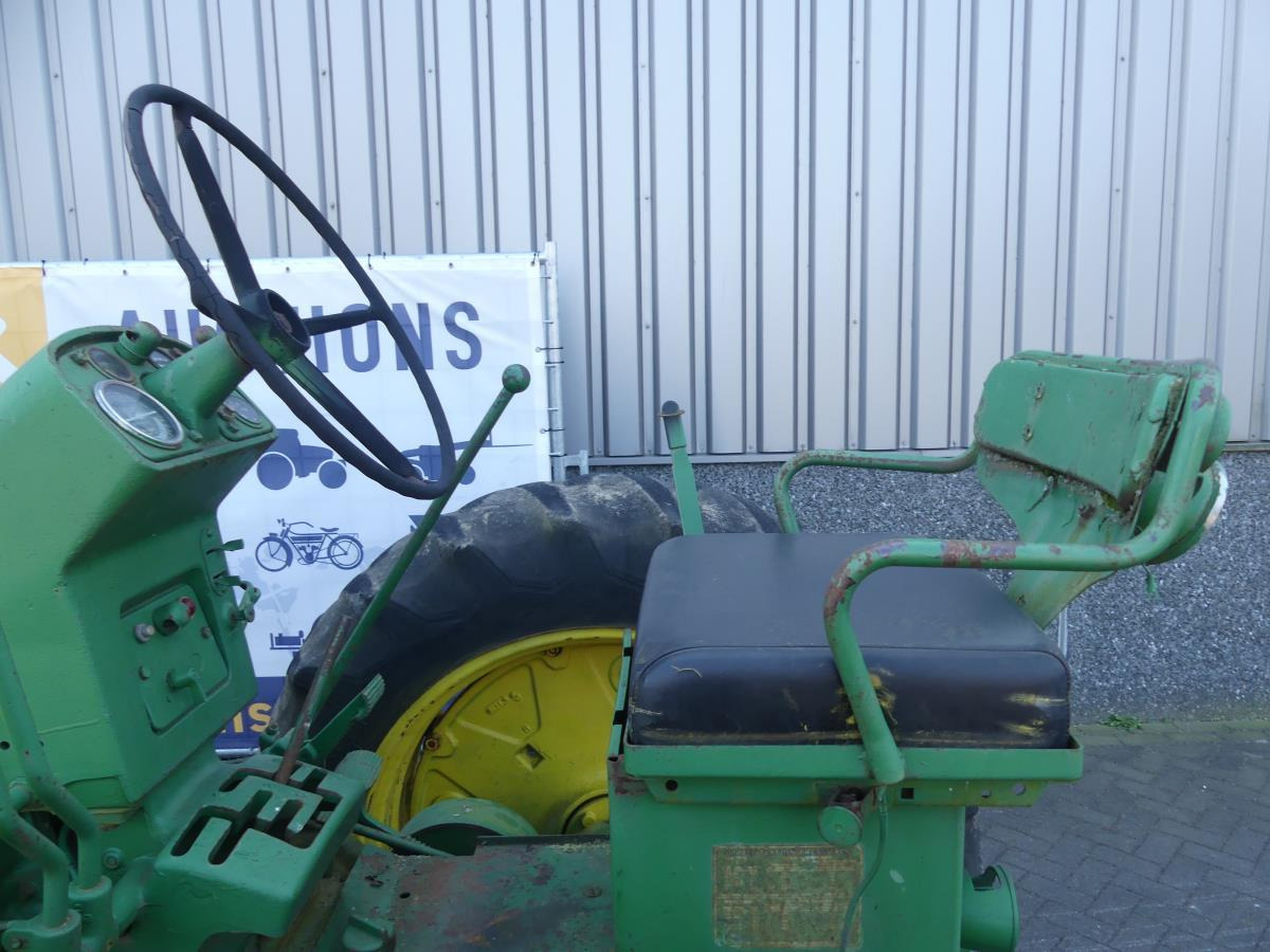 Farm tractor John-Deere 730: picture 17