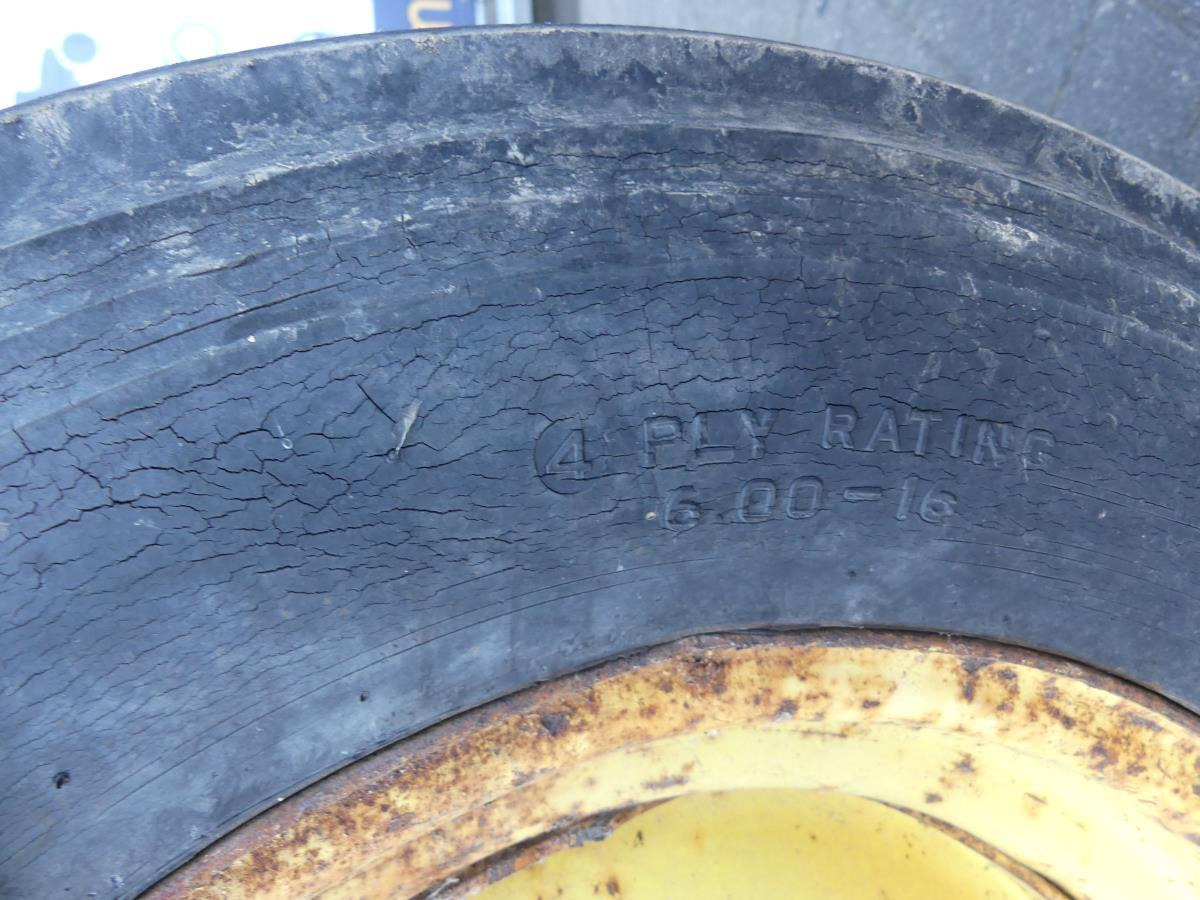 Farm tractor John-Deere 730: picture 27