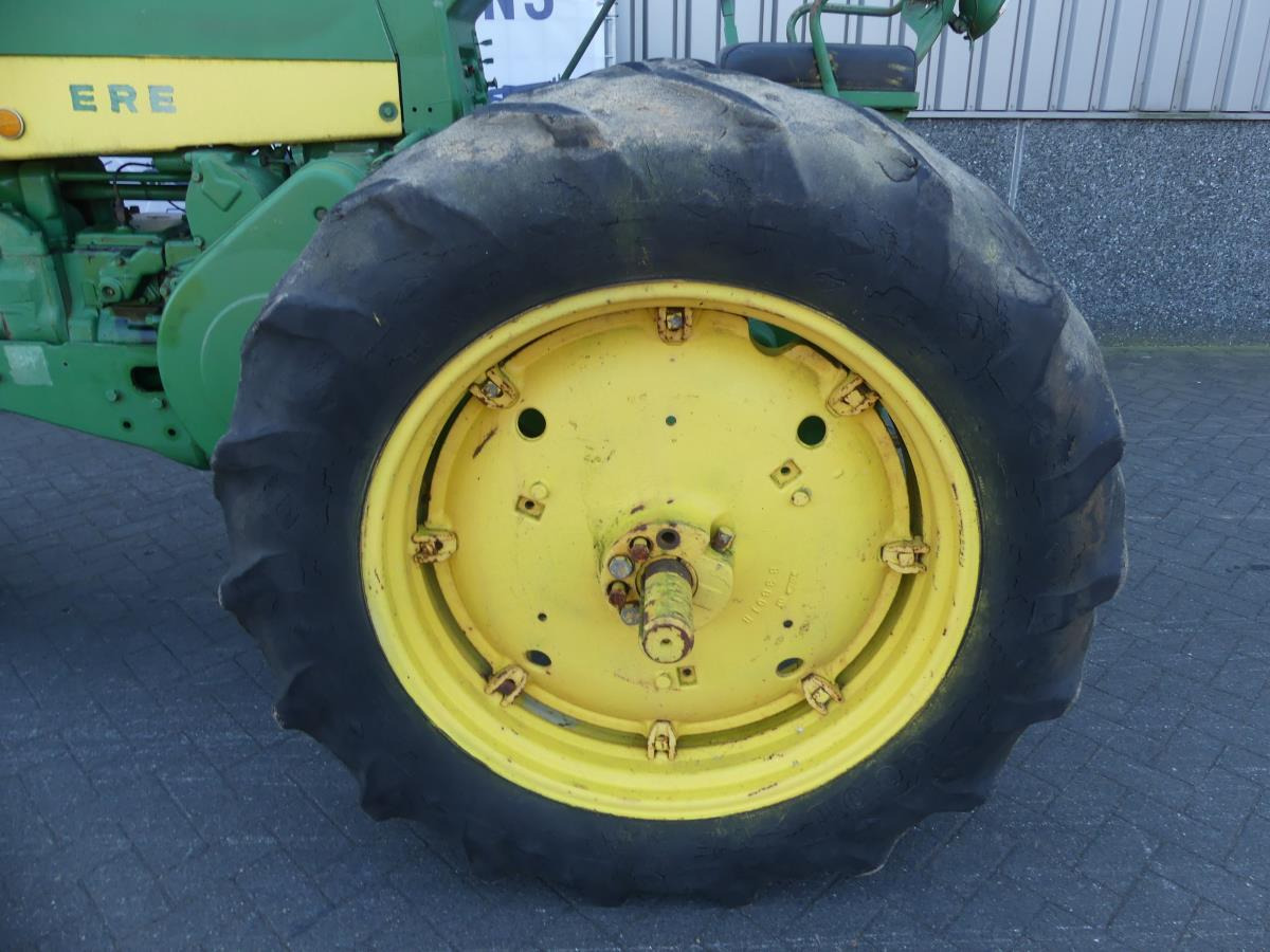 Farm tractor John-Deere 730: picture 20