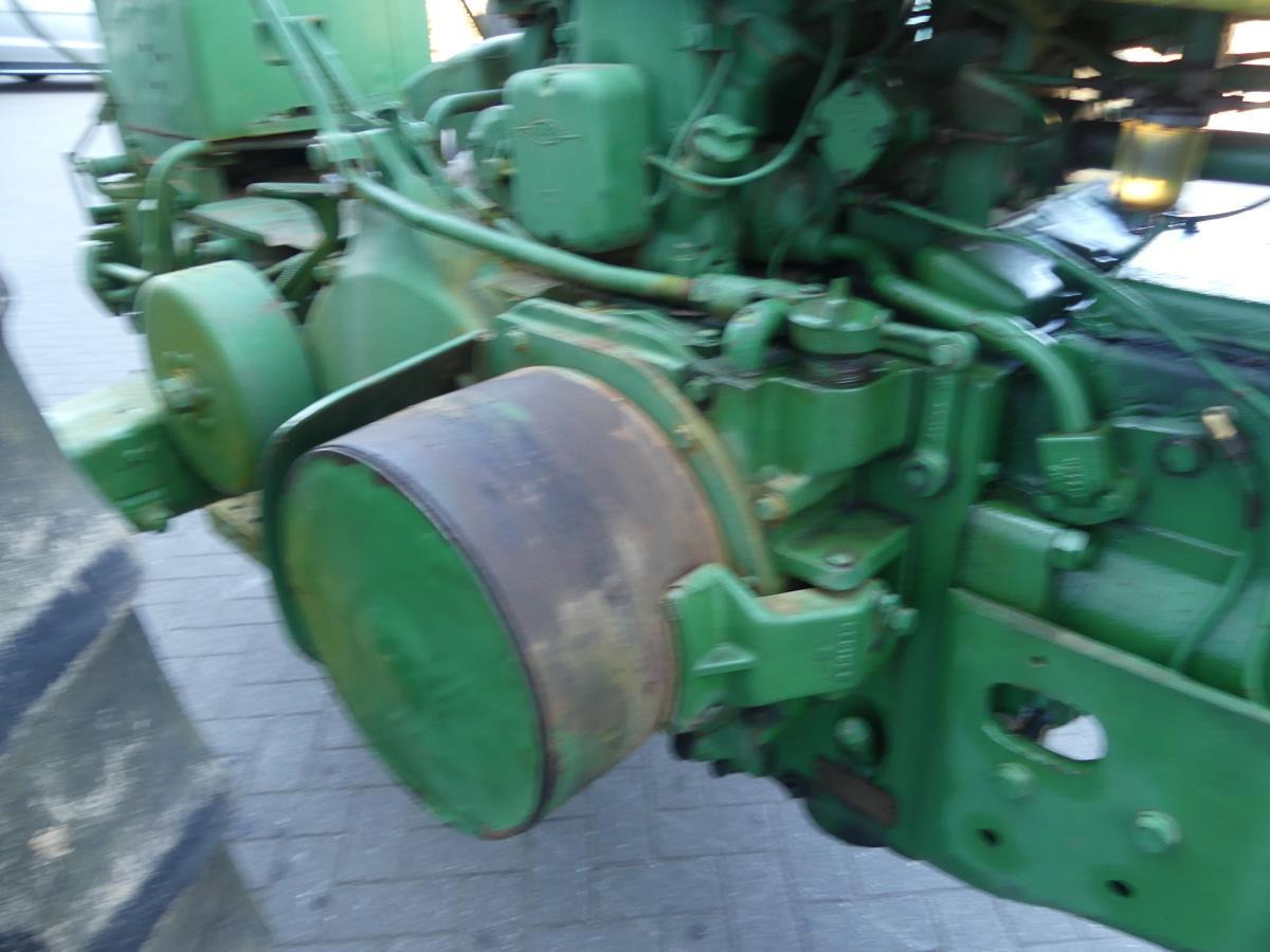 Farm tractor John-Deere 730: picture 29