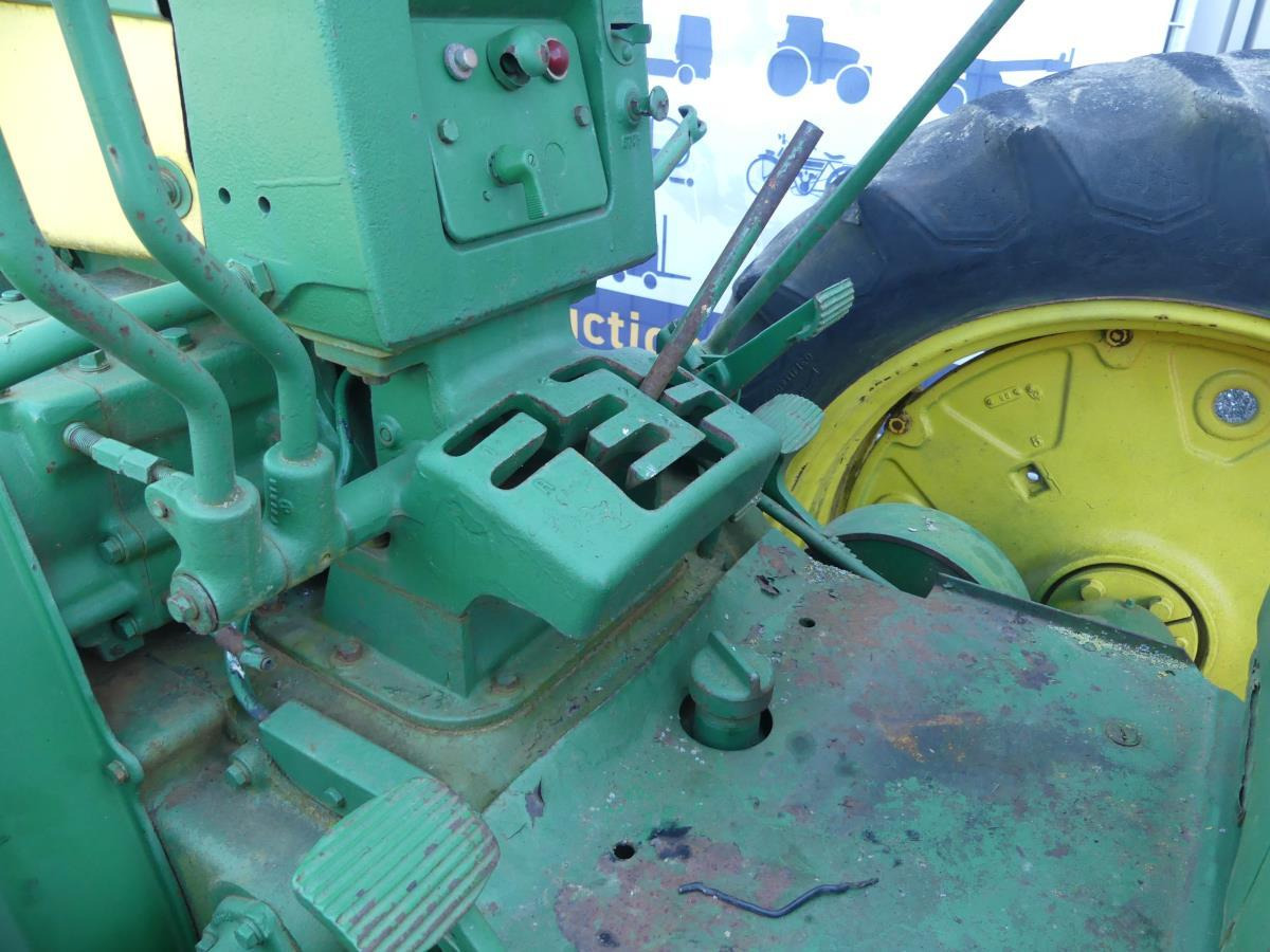Farm tractor John-Deere 730: picture 19