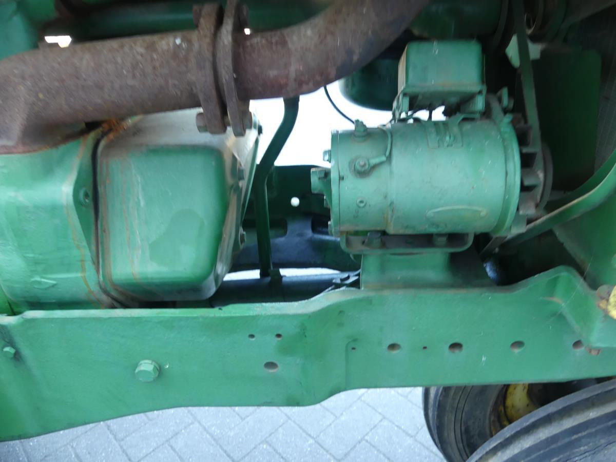 Farm tractor John-Deere 730: picture 33