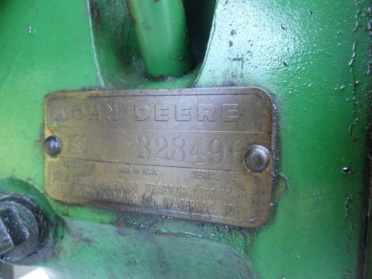Farm tractor John-Deere 730: picture 36