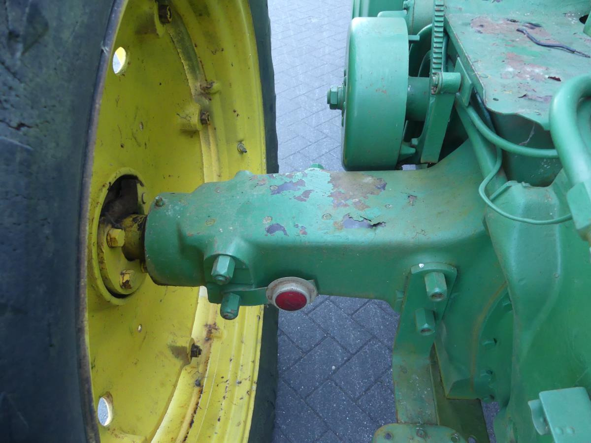 Farm tractor John-Deere 730: picture 9