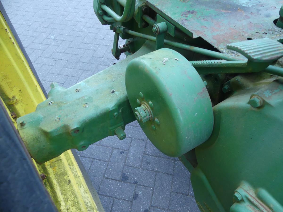 Farm tractor John-Deere 730: picture 32