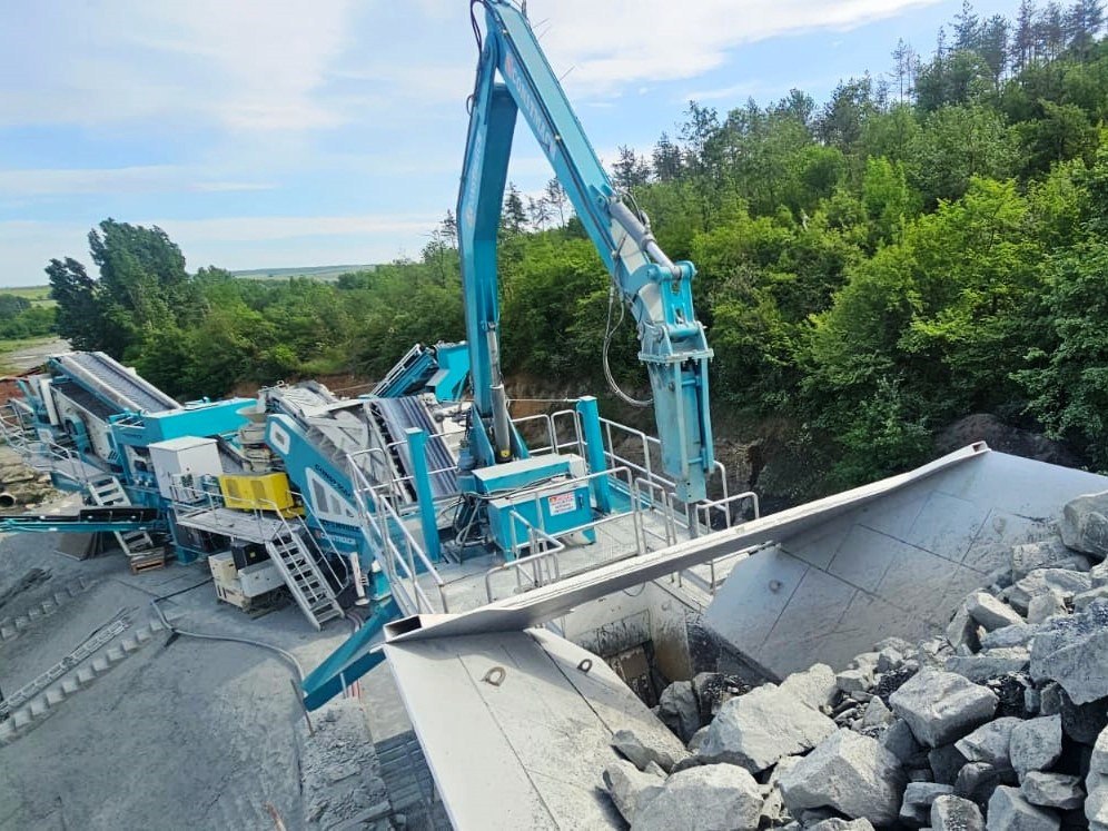 CONSTMACH Hydraulischer Abbruchhammer – Maximale Schlagkraft für Harte Abbrucharbeiten - Crusher: picture 1 CONSTMACH Hydraulischer Abbruchhammer – Maximale Schlagkraft für Harte Abbrucharbeiten - Crusher: picture 1