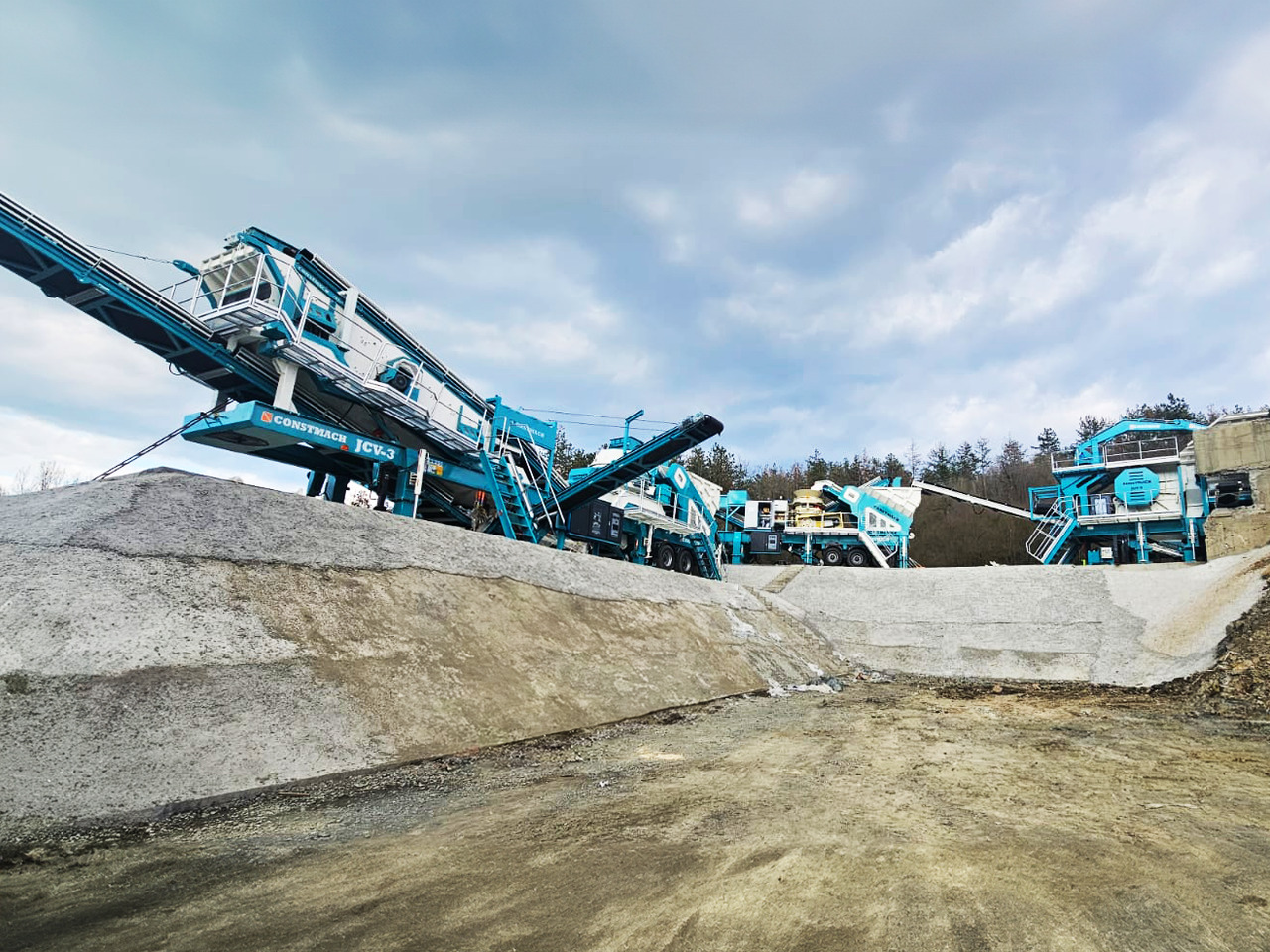 Constmach Mobile Impact Crushing Station With A Production Capacity Of 300 Tons - Mobile crusher: picture 2 Constmach Mobile Impact Crushing Station With A Production Capacity Of 300 Tons - Mobile crusher: picture 2