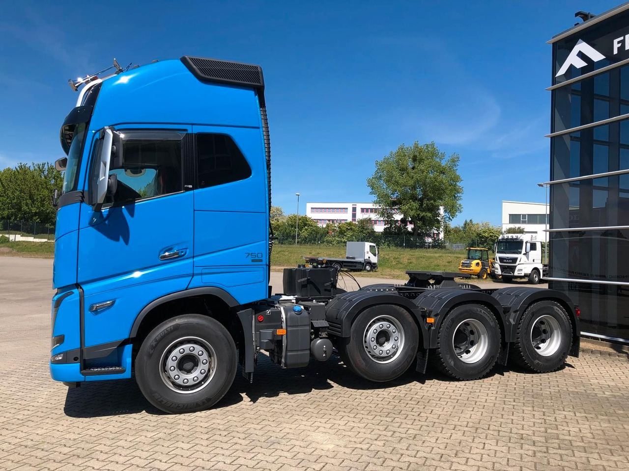 Volvo FH16 750 XL 8x4 Tridem*100T*Kriechgänge*Retarder Volvo FH16 750 XL 8x4 Tridem*100T*Kriechgänge*Retarder - Tractor unit: picture 2 Volvo FH16 750 XL 8x4 Tridem*100T*Kriechgänge*Retarder Volvo FH16 750 XL 8x4 Tridem*100T*Kriechgänge*Retarder - Tractor unit: picture 2