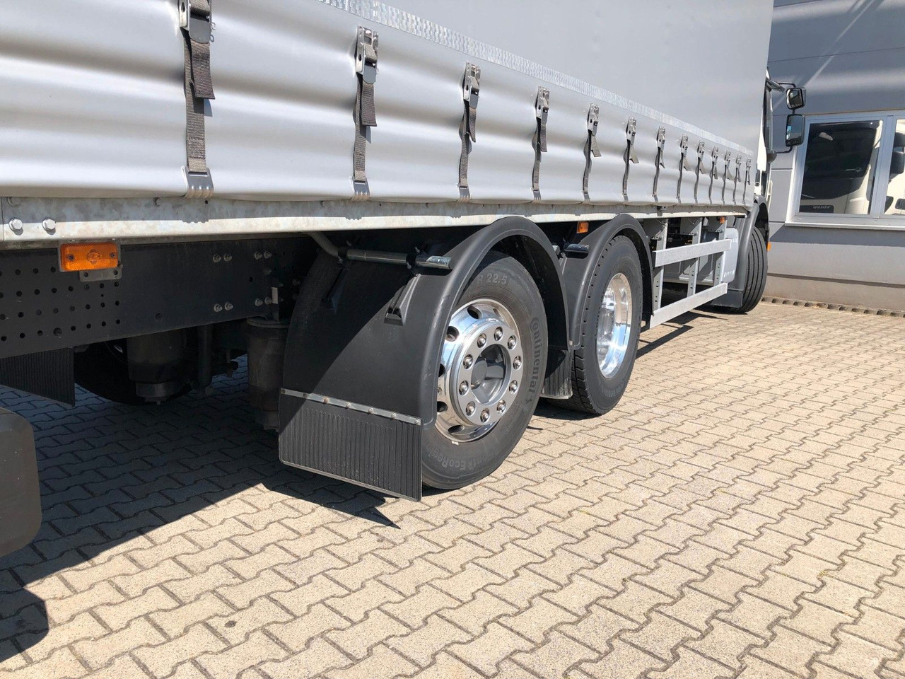Volvo FE 350 26T 6x2 Lenkachse*ALU*LBW*EDSCHA - Curtainsider truck: picture 4 Volvo FE 350 26T 6x2 Lenkachse*ALU*LBW*EDSCHA - Curtainsider truck: picture 4