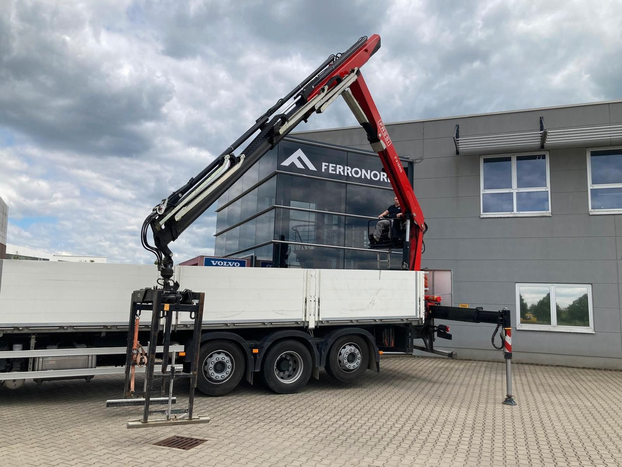 Crane truck Volvo FH460 8x2 TRIDEM VLA&NLA gelenkt*FASSI F215AS.24: picture 11