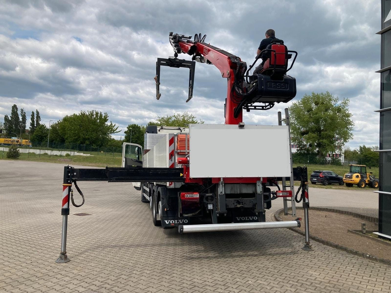 Crane truck Volvo FH460 8x2 TRIDEM VLA&NLA gelenkt*FASSI F215AS.24: picture 6