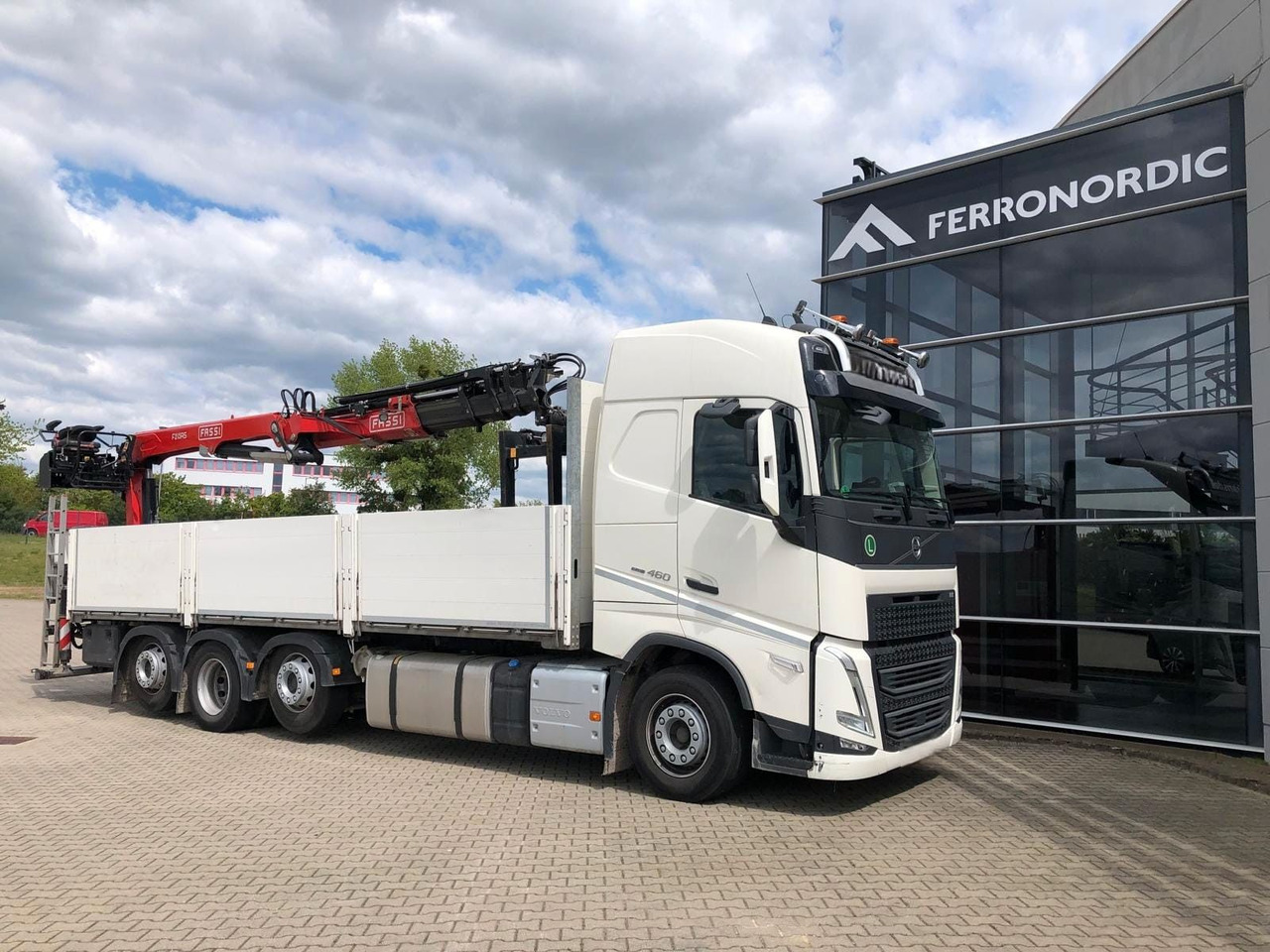 Volvo FH460 8x2 TRIDEM VLA&NLA gelenkt*FASSI F215AS.24 - Crane truck: picture 2 Volvo FH460 8x2 TRIDEM VLA&NLA gelenkt*FASSI F215AS.24 - Crane truck: picture 2