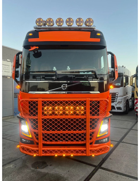 Volvo FH 16.750 8x4/4 - Tractor unit: picture 3 Volvo FH 16.750 8x4/4 - Tractor unit: picture 3