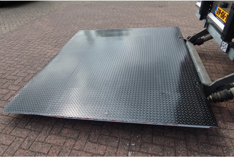 A&D Geisoleerd trailer, 3 asser, 2 x stuuras, LPRS24 - Closed box semi-trailer: picture 5 A&D Geisoleerd trailer, 3 asser, 2 x stuuras, LPRS24 - Closed box semi-trailer: picture 5