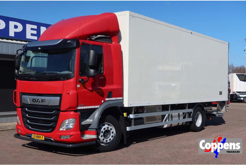 DAF CF 300 Koel/Vries Carrier iceland + Dhollandia 2500KG klep trenn wand - Refrigerator truck: picture 1 DAF CF 300 Koel/Vries Carrier iceland + Dhollandia 2500KG klep trenn wand - Refrigerator truck: picture 1