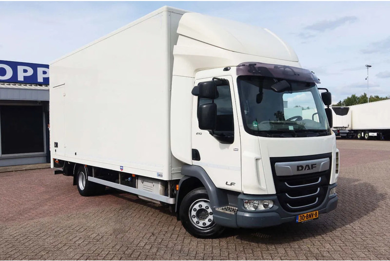 DAF LF 210 Bakwagen+ Dhollandia 1500 kg - Box truck: picture 2 DAF LF 210 Bakwagen+ Dhollandia 1500 kg - Box truck: picture 2