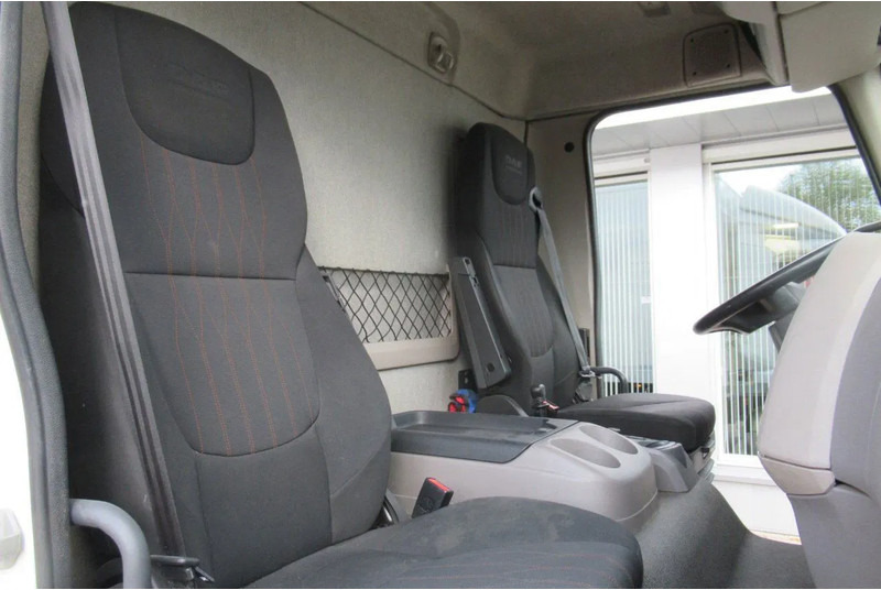 DAF LF 230 Bak+Klep Dhollandia 1500 kg Euro 6 - Box truck: picture 5 DAF LF 230 Bak+Klep Dhollandia 1500 kg Euro 6 - Box truck: picture 5