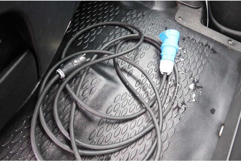 Refrigerated van Iveco Daily 35S16 Koelen/vriezen/verwarmen Carrier Xarios 350 + nacht aansluiting 220 volt: picture 16