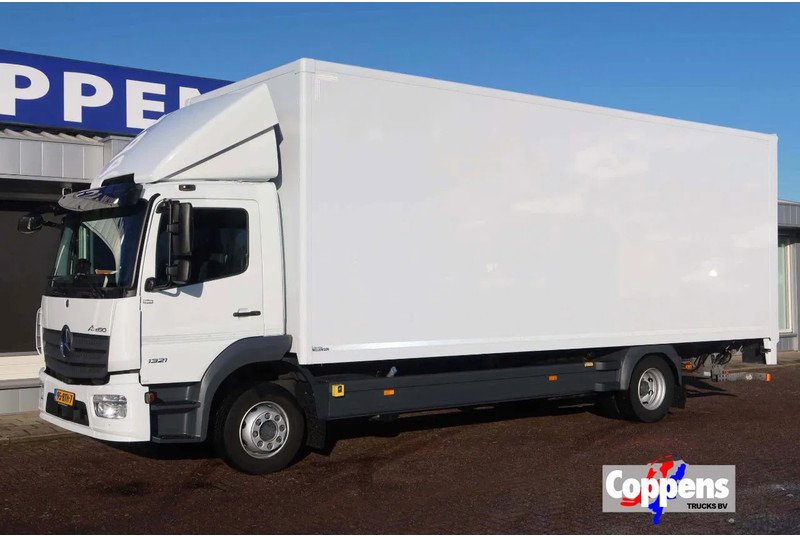 Mercedes-Benz Atego 1321L Bakwagen Laadklep 2000kg / 3 Stoelen!! - Box truck: picture 1 Mercedes-Benz Atego 1321L Bakwagen Laadklep 2000kg / 3 Stoelen!! - Box truck: picture 1