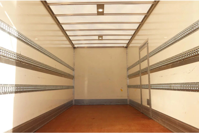Mercedes-Benz Atego 1321L Bakwagen Laadklep 2000kg / 3 Stoelen!! - Box truck: picture 4 Mercedes-Benz Atego 1321L Bakwagen Laadklep 2000kg / 3 Stoelen!! - Box truck: picture 4