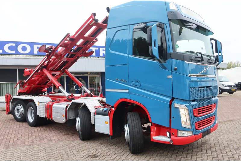 Volvo FH 460 Hooklift 8x2 Haakarm. 3x Steering axle - Cable system truck: picture 2 Volvo FH 460 Hooklift 8x2 Haakarm. 3x Steering axle - Cable system truck: picture 2